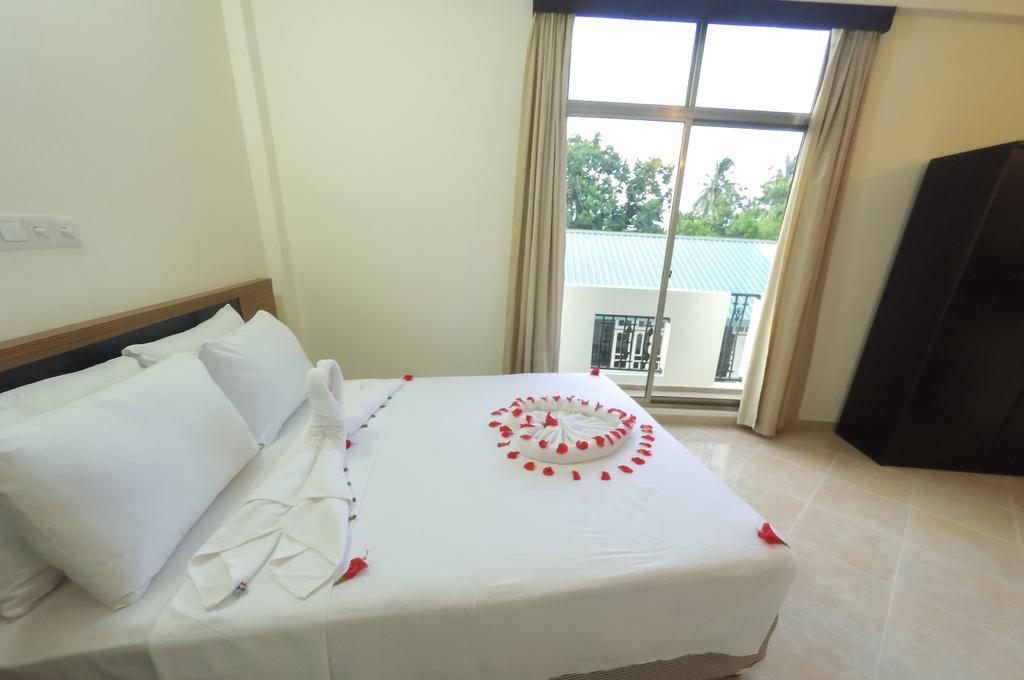 Smera Grand Maamigili Island Exterior photo