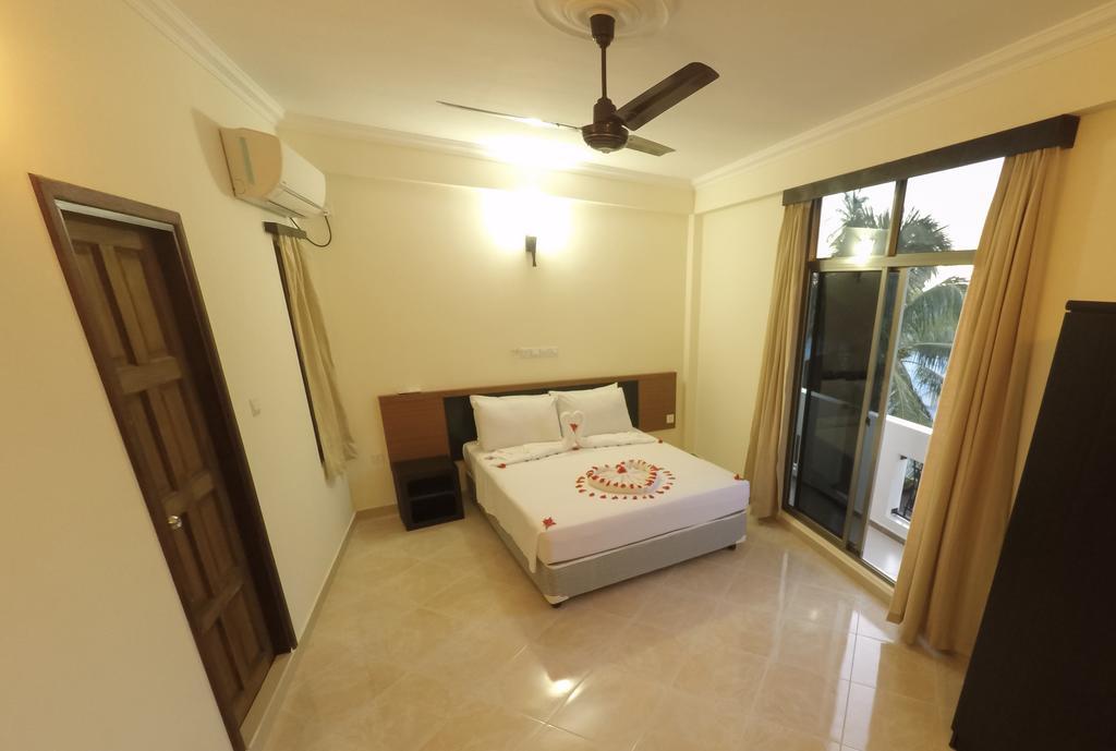 Smera Grand Maamigili Island Exterior photo